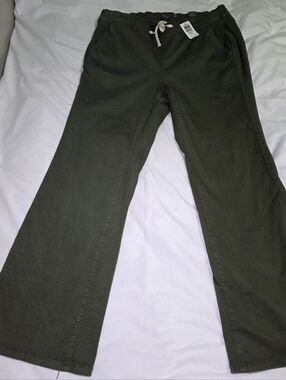 Torrid Weekend Bootcut Olive Green Elastic Waist Pants- Size 2 Tall NWT $75